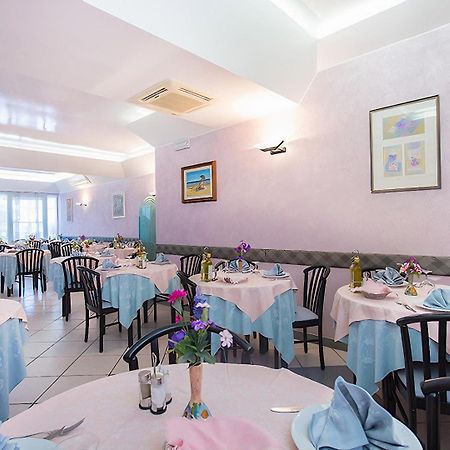 Albergo Villa Denny Rimini Buitenkant foto