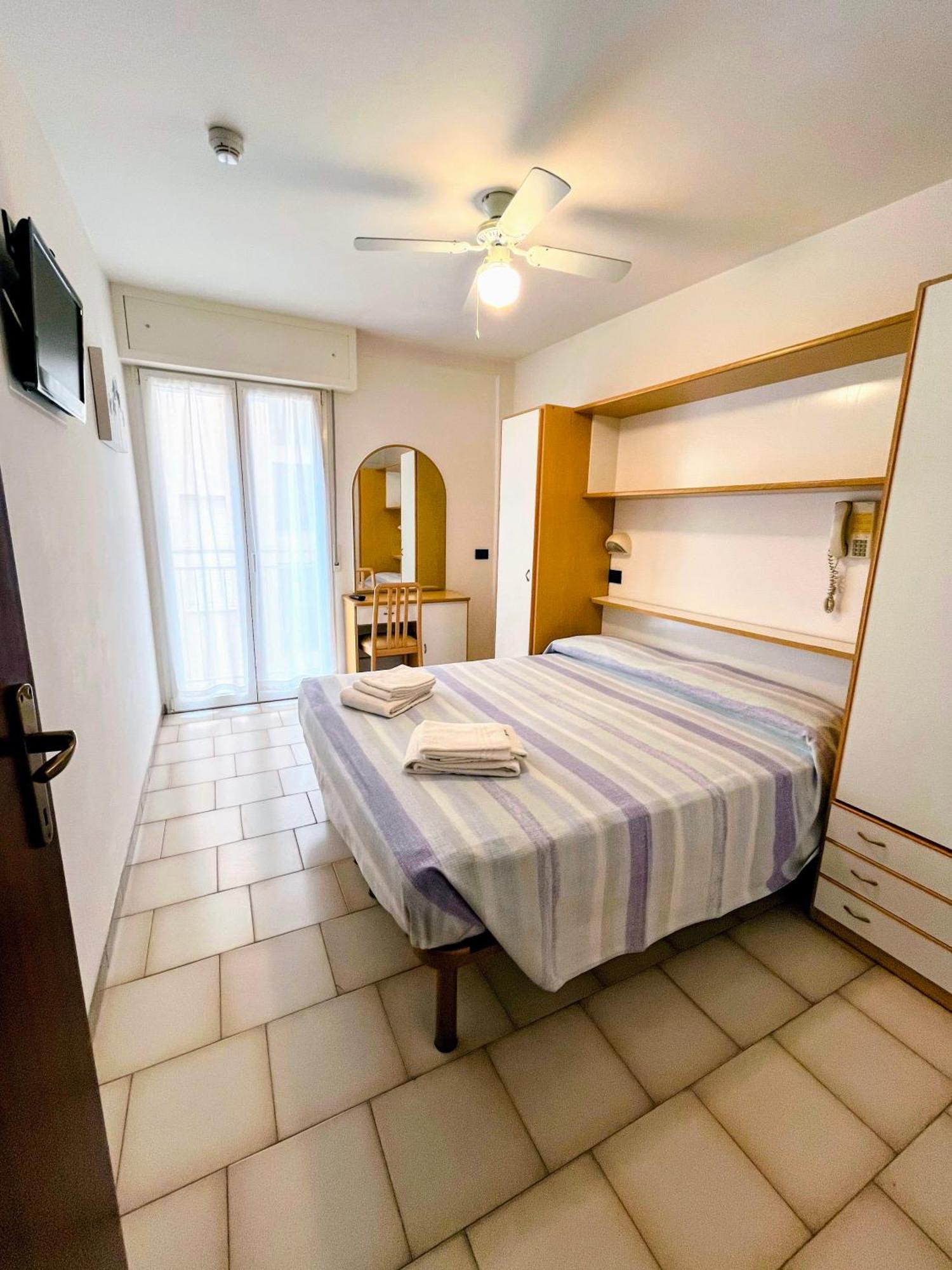 Albergo Villa Denny Rimini Buitenkant foto