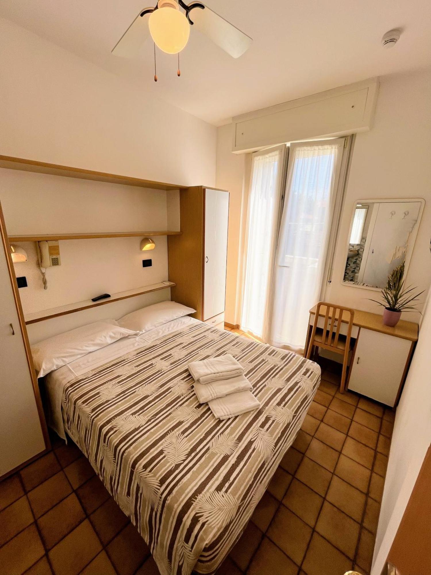 Albergo Villa Denny Rimini Buitenkant foto