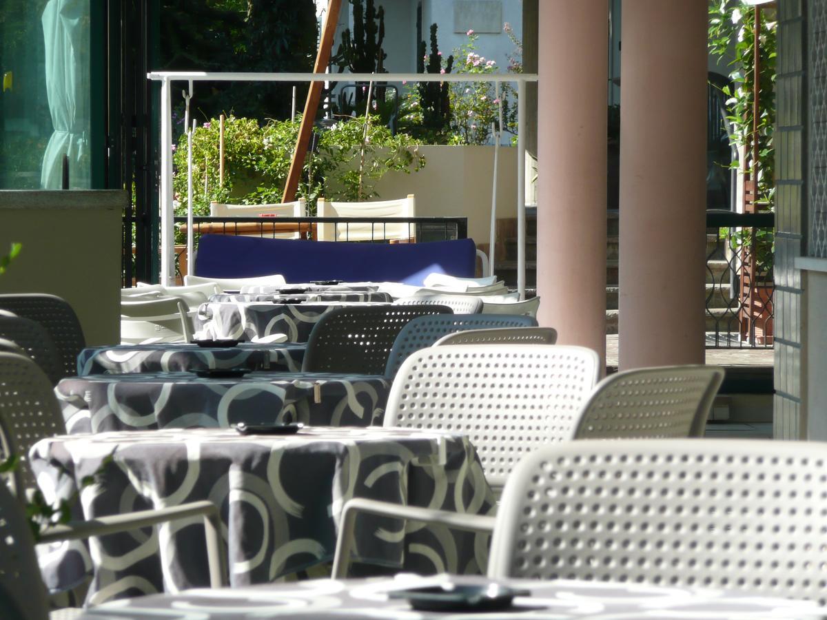 Albergo Villa Denny Rimini Buitenkant foto