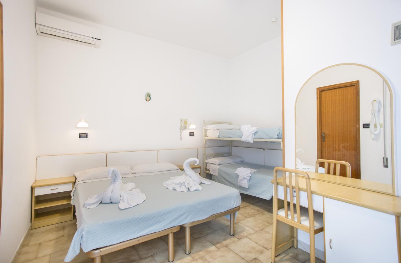 Albergo Villa Denny Rimini Buitenkant foto